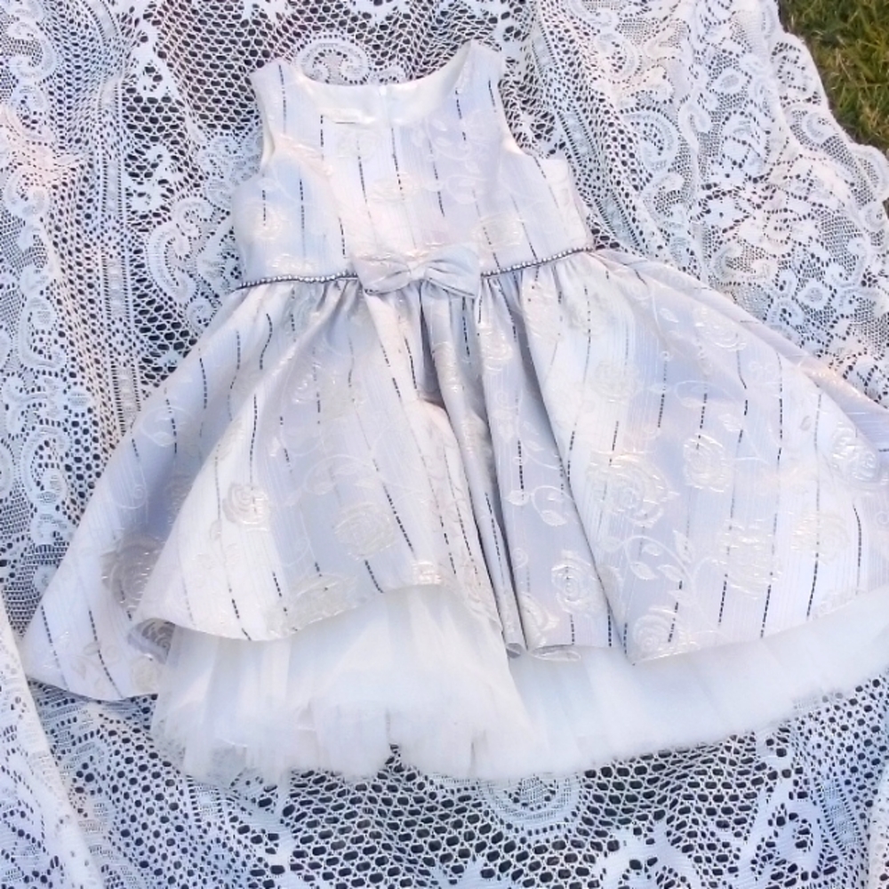 Good fabric expensive and really nice and comfy lightweight